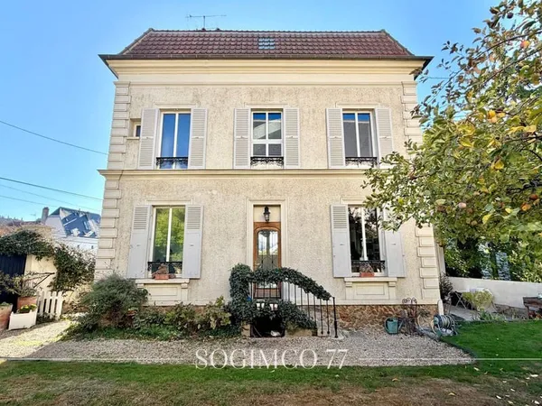 Demeure 8 pièces 196 m²