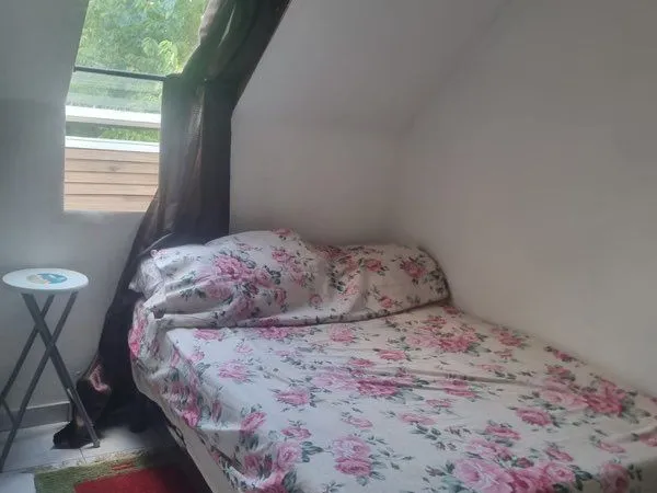 Chambre meublée dans maison familiale