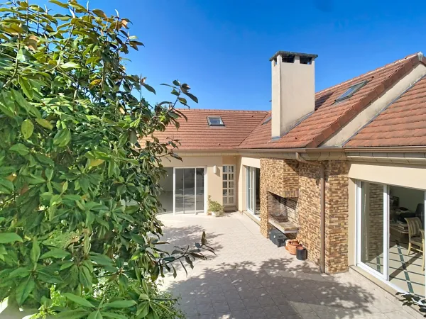 2 maisons sur terrain de 850 m² à 20 MN à pieds RER D "FOSSES - SURVILLIERS"
