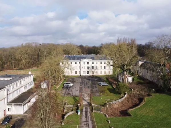 Château 1800 m²