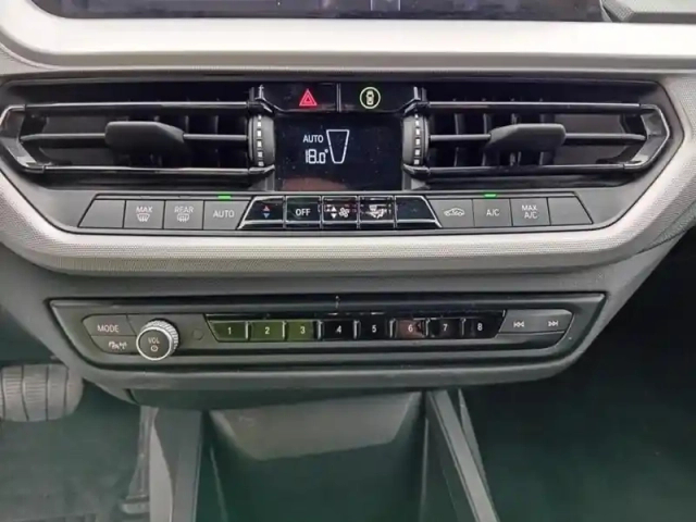 Bmw Serie 1 série 1 118ia 136ch business design dkg7 — photo 29