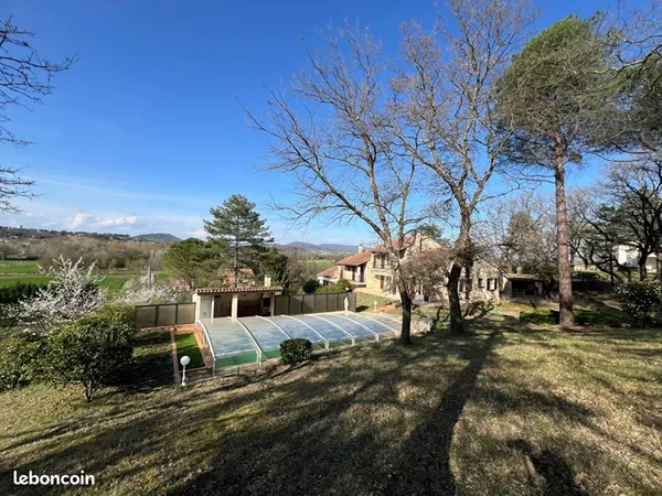 Propriété 10 pièces 284 m²