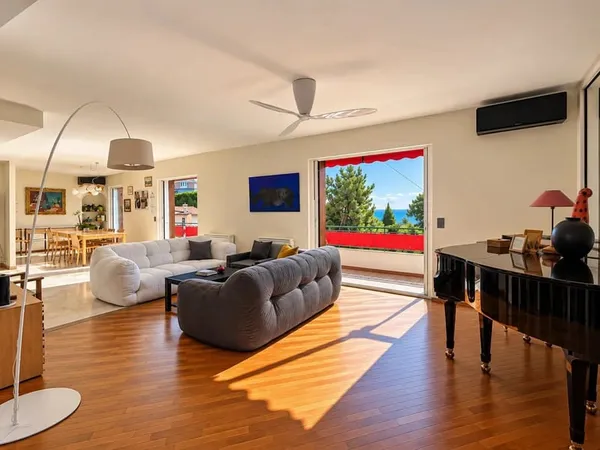VILLEFRANCHE-SUR-MER - Appartement-Villa 157m2