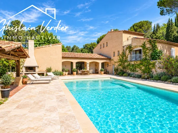 PROPRIÉTÉ D'EXCEPTION AVEC LOGEMENT INDÉPENDANT, PISCINE ET