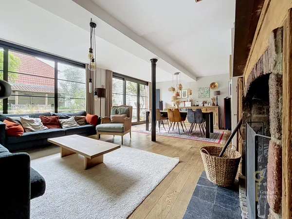Maison 6 pièces 240 m²