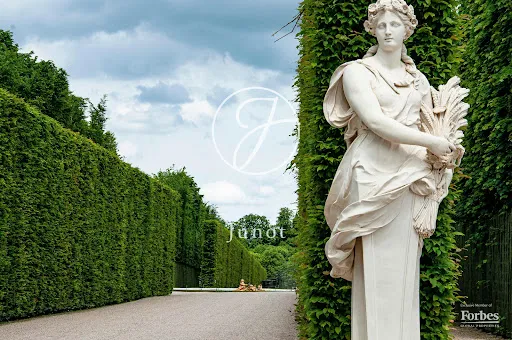 Château 26 pièces 828 m²