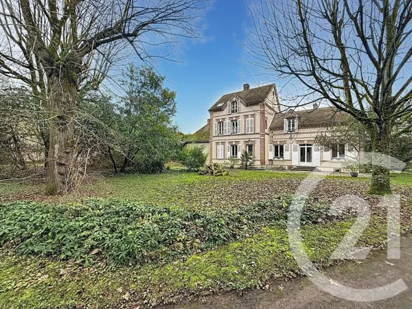 Maison 11 pièces 351 m²