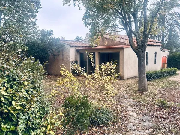 À louer - Charmante maison de plain-pied à Lourmarin