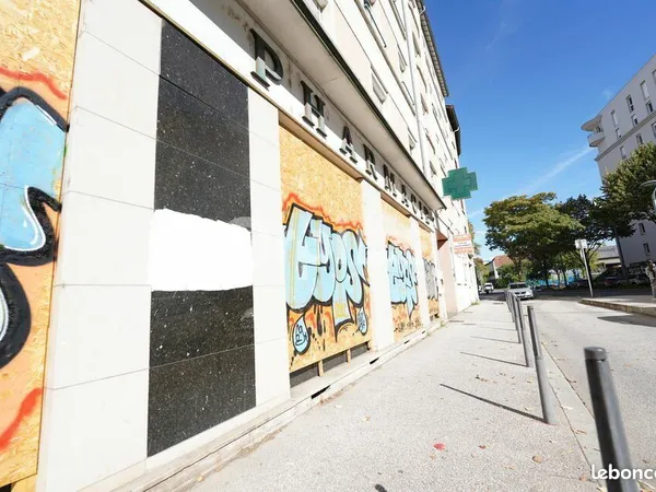 Local commercial 124 m²