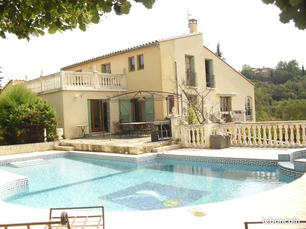 Propriété 6 pièces 216 m²