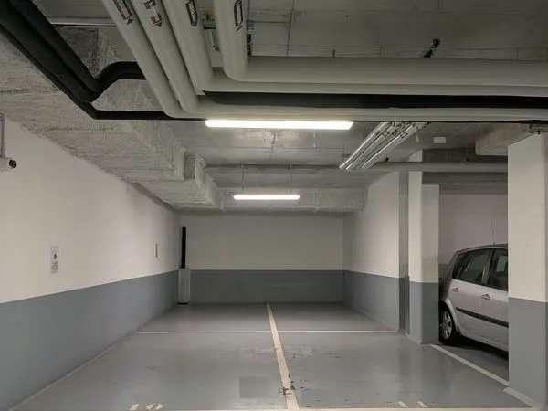 PARKING DEUX PLACES en sous-sol très accessible