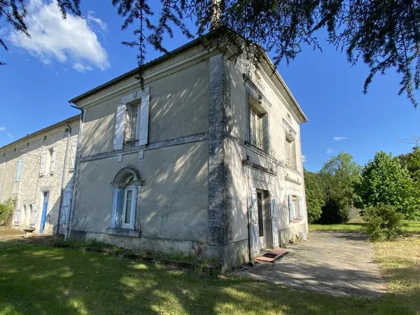 Manoir historique dans un cadre paisible à la campagne - entre Angoulême et Brantôme
