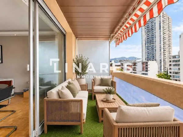 PRIVILEGE MERMOZ - Appartement T3 de 83 m2 - Terrasse de 7 m2 - Garage - 13008 Carré d'or