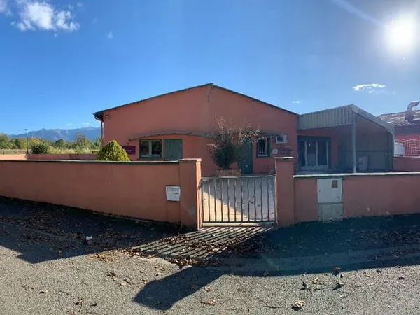 Entrepôts et bureaux (150m²) Bidos