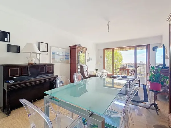 PROCHE CENTRE-VILLE - AVANT DERNIER ETAGE - 4 PIECES 98 M2 -