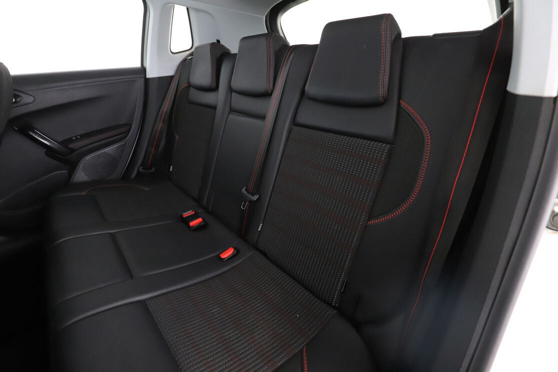 Peugeot 2008 1.2 PureTech GT Line — photo 14