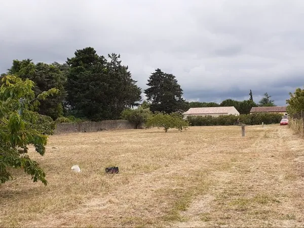 Beau terrain au coeur du village