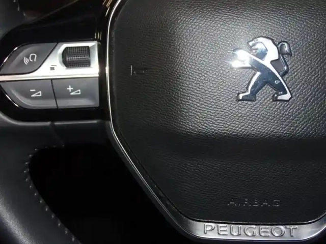 Peugeot 208 e- 136ch style — photo 13