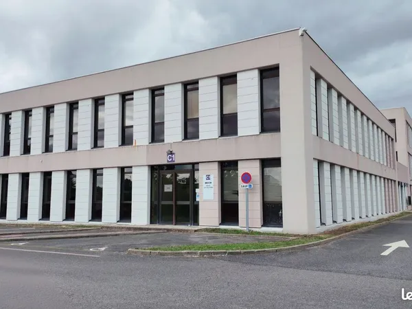 Bureau 18 pièces 463 m²