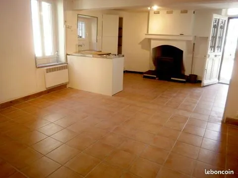 Maison de village a conques / orbiel avec 1 chambre et 1 bureau