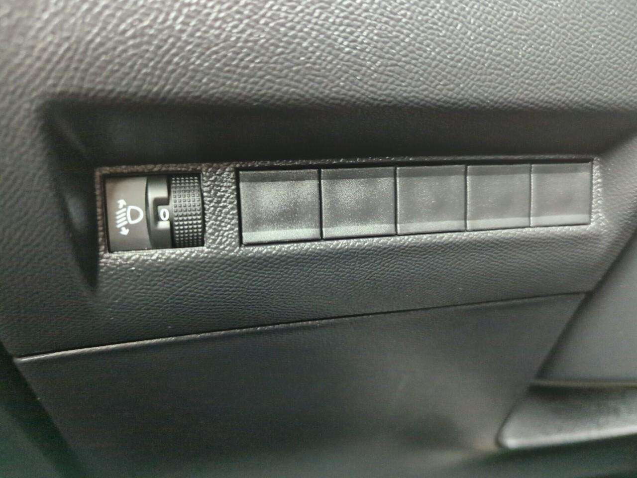 Peugeot 2008 puretech 100 s&s bvm6 active — photo 22