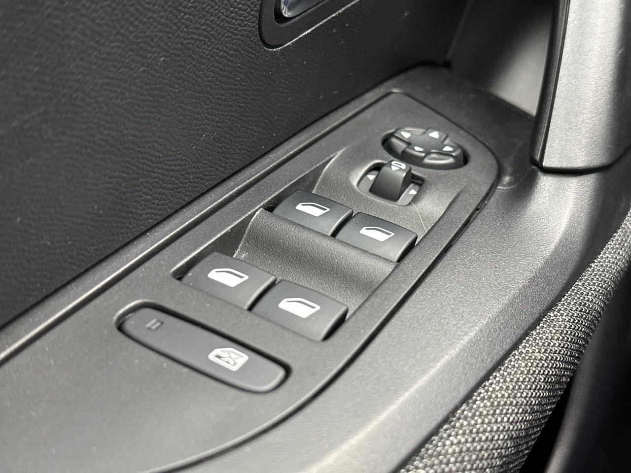 Peugeot 2008 puretech 100 s&s bvm6 style — photo 17
