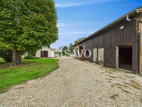Vends immeuble - 319 m² - Saint-Médard-en-Jalles 33160