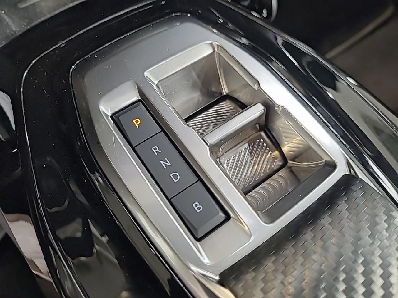 Peugeot 2008 electrique 156 ch 54 kwh gt — photo 17
