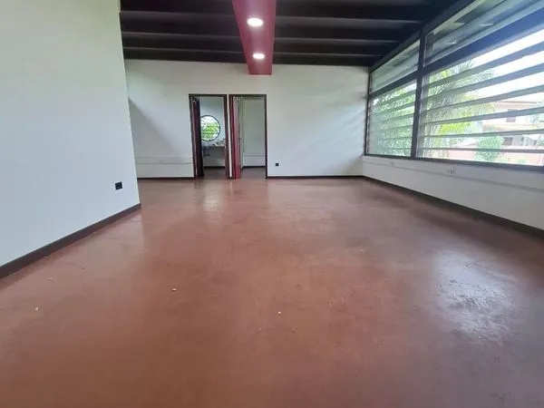 Bureaux 110 m² REMIRE MONTJOLY