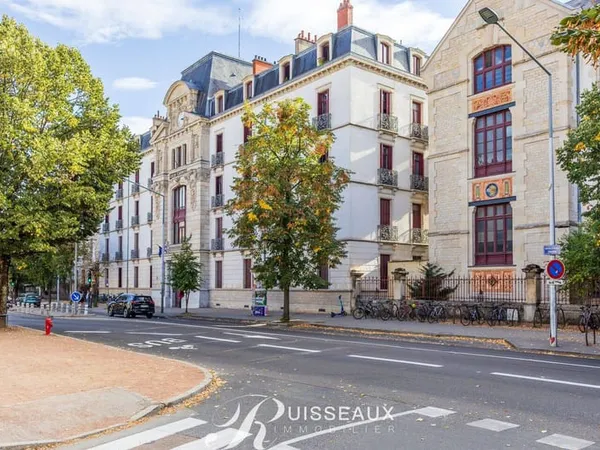 Appartement 5 pièces 100 m²
