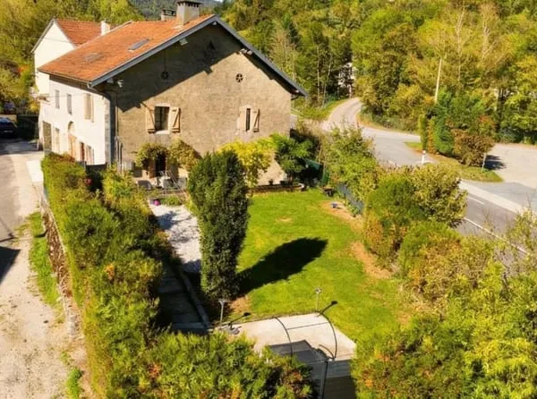 Maison à vendre 7 pièces VALSERHONE (01)Le charme de la pierre, le confort d'aujourd'hui et de génér
