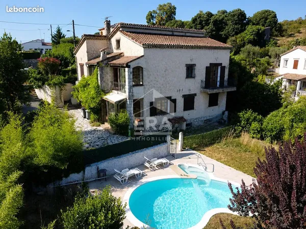 Propriété 8 pièces 263 m²