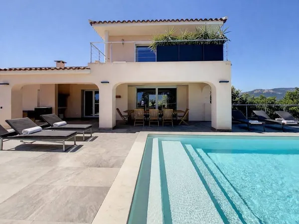 Maison 6 pièces 235 m²