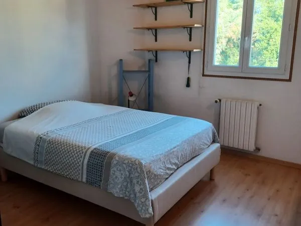 Chambre 2 aménagée en studio - colocation