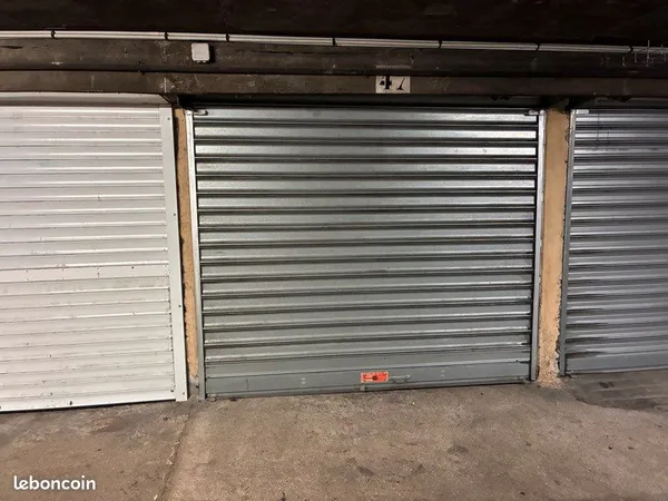 Parking/box sécurisé paris 10eme 12m2