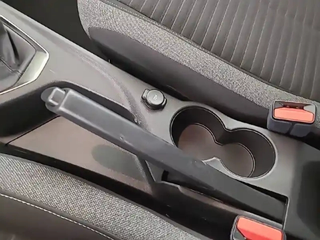 Peugeot 208 puretech 75 s&amp;s bvm5 — photo 45