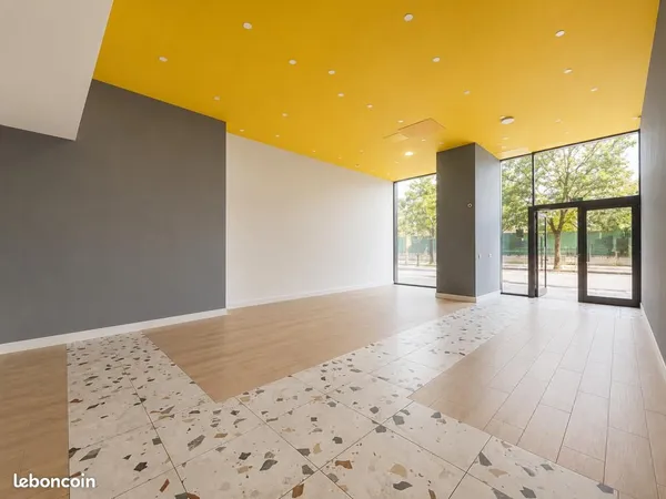 Local commercial 142 m²