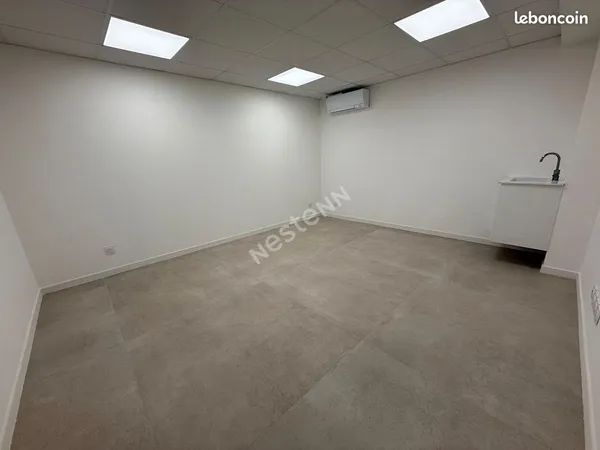 Local 13 m² SAINT CYR SUR MER