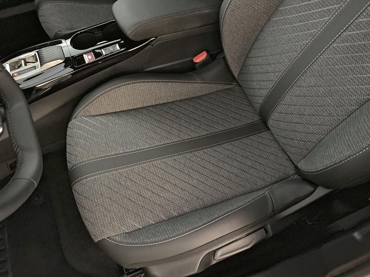 Peugeot 2008 hybrid 145 ch e-dcs6 allure — photo 9