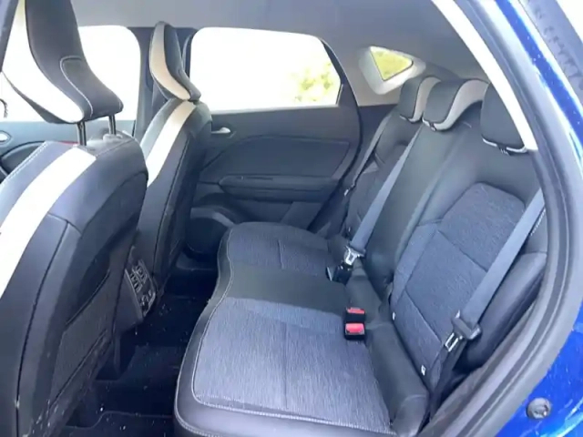Renault Captur e-tech 145 - 21 — photo 31