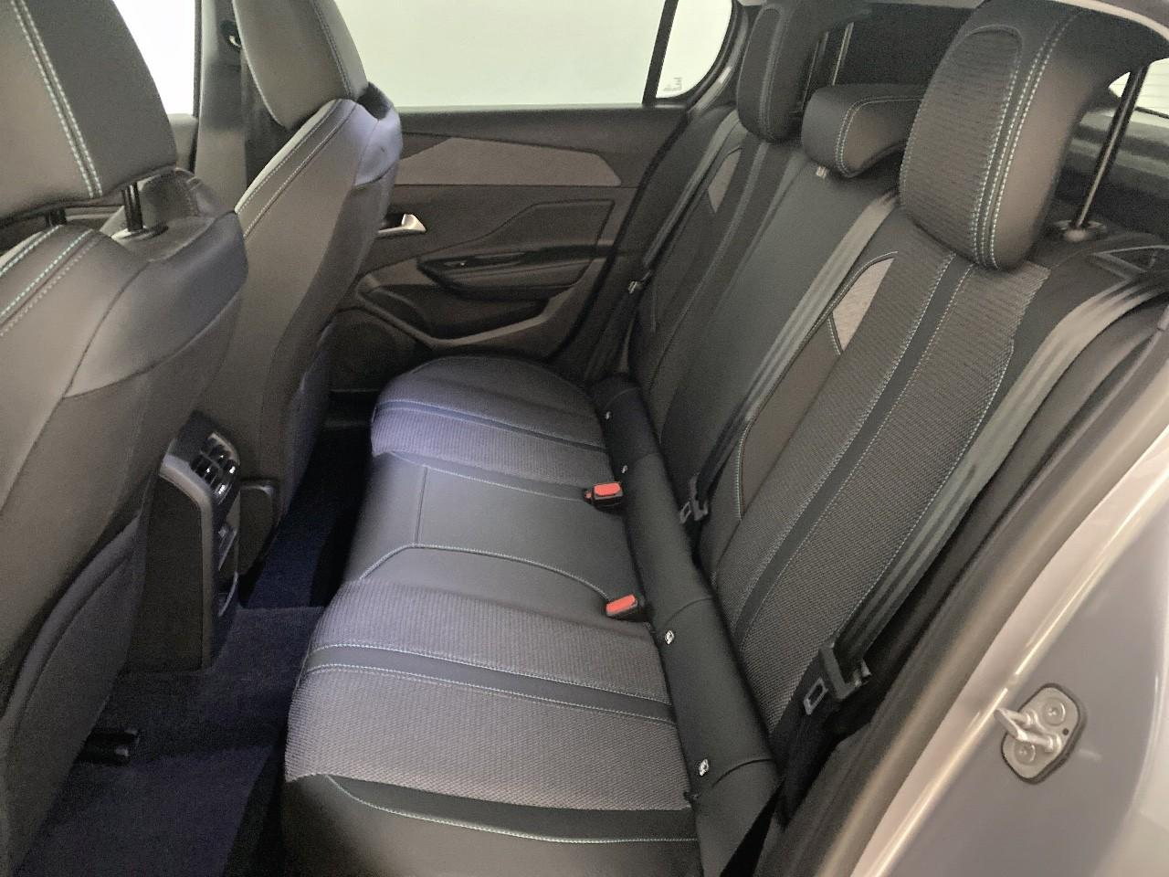 Peugeot 308 hybrid 145 e-dcs6 allure — photo 10