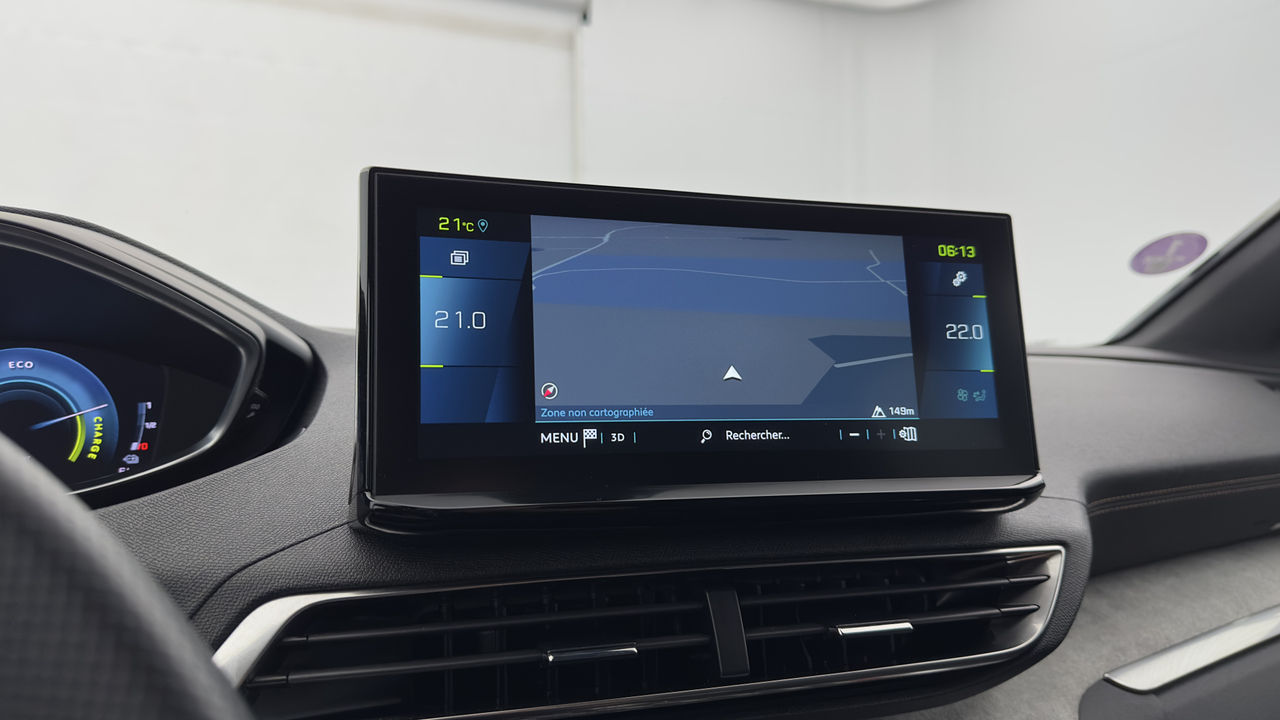Peugeot 3008 Hybrid 225 e-EAT8 — photo 22