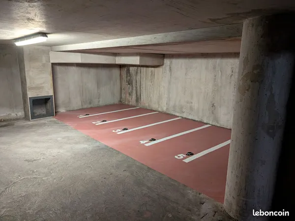 Parking MOTO / SCOOTER - Chave / La plaine