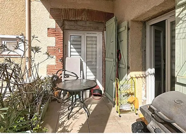 A louer à l année Appartement T3 avec terrasse