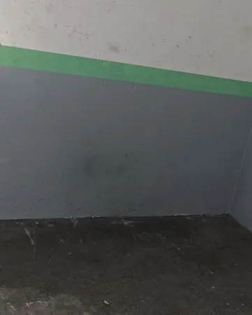 Petit espace de stockage dans box fermé