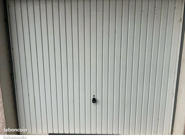À LOUER - GARAGE FERMÉ DE 15 m² - AIX-LES-BAINS