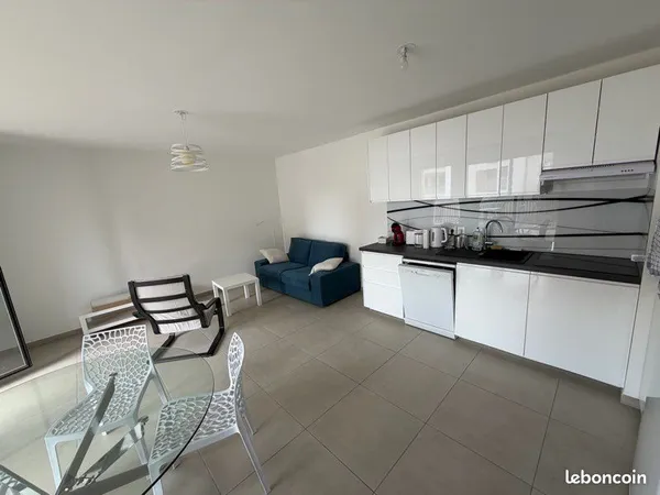 GENAS Azieu - T4 MEUBLÉ 81 m² - 3 CHAMBRES - TERRASSE - BOX