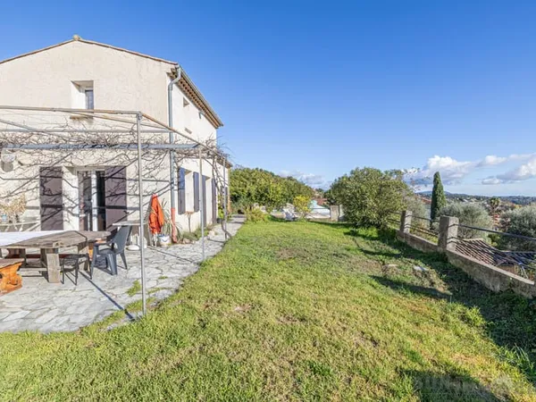 A vendre, superbe maison familiale de plain pied avec vue sur vi