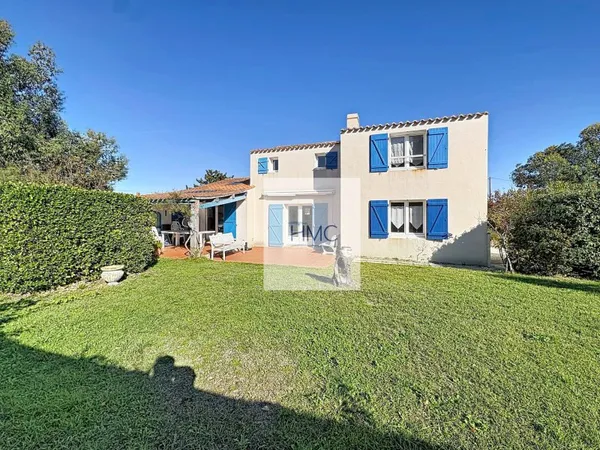 PROCHE PLAGE ET DANS UNE IMPASSE - JOLIE VILLA AVEC PISCINE