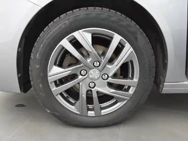 Peugeot 208 puretech 100 s&amp;s eat8 — photo 4
